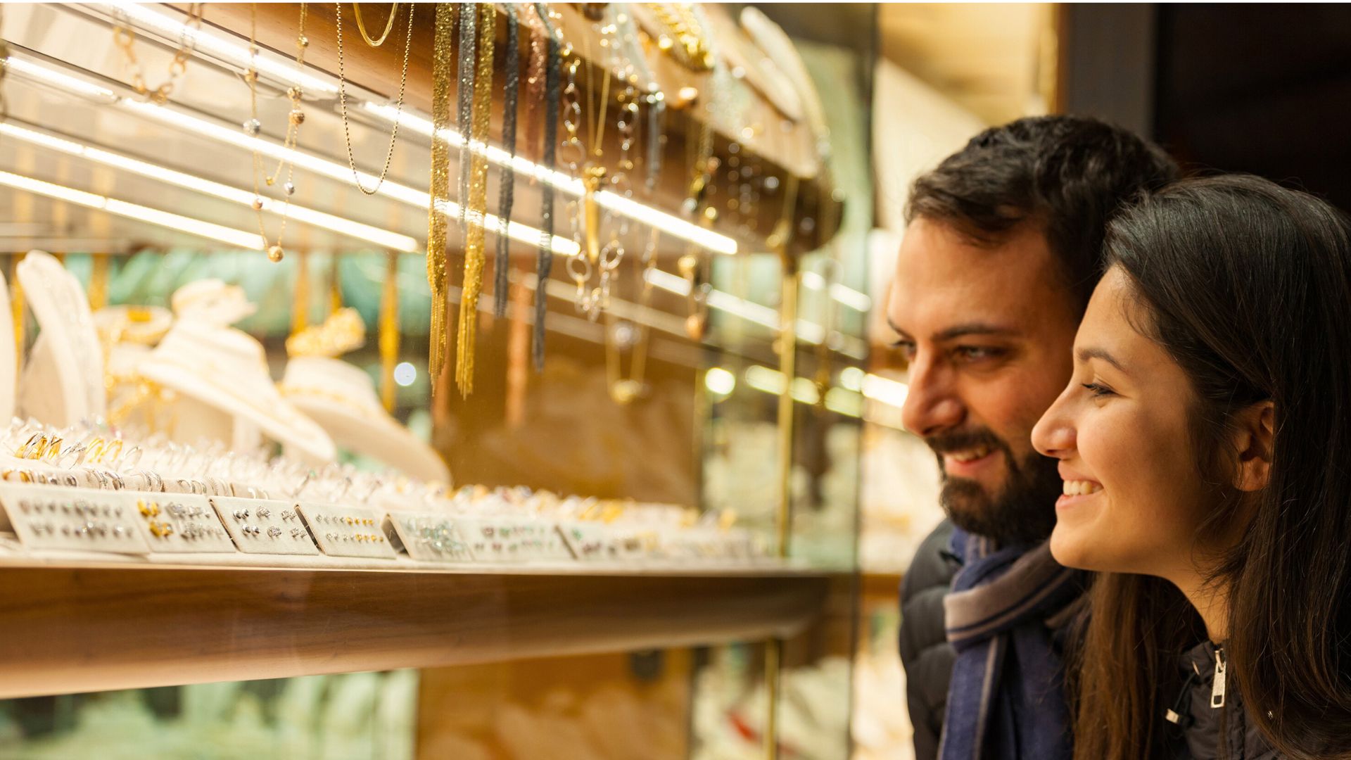 Shoppers browsing store windows during post-holiday sales, representing Boxing Day’s evolution from historic traditions to modern shopping culture.